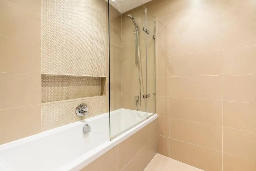 1 Bedroom Penthouse Flat In East London Apartment