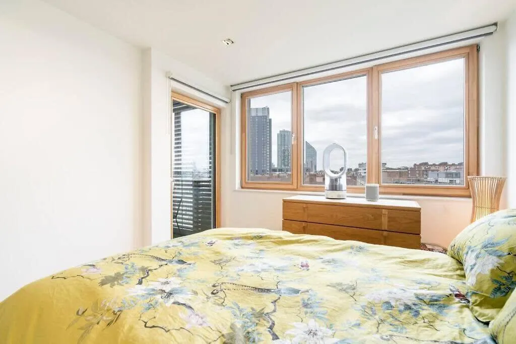 1 Bedroom Penthouse Flat In East London United Kingdom