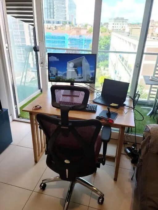 1 Bedroom Penthouse Flat In East London